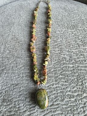 Source Unknown Unakite Chip Necklace with Green & Pink Stones